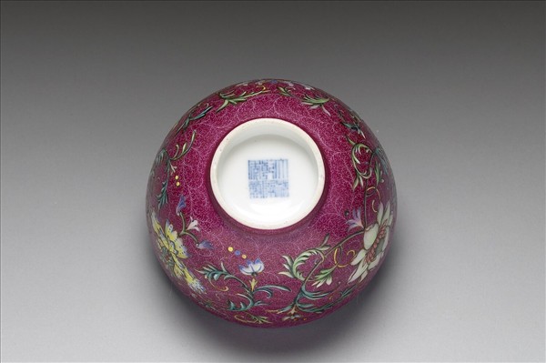 磁胎洋彩紅地錦上添花茶鍾