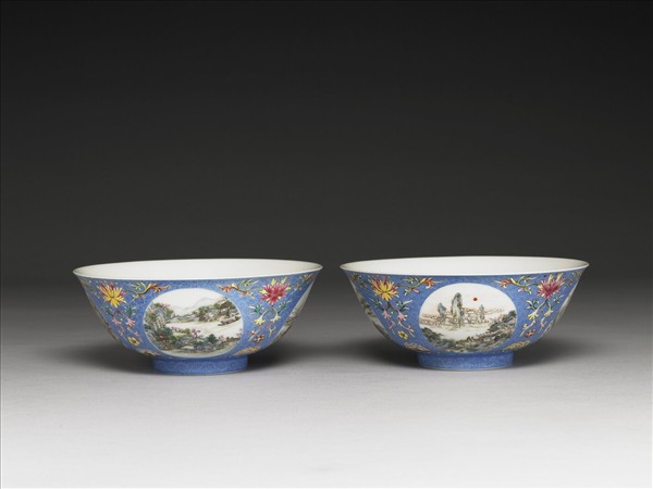 洋彩藍地團花山水圖碗