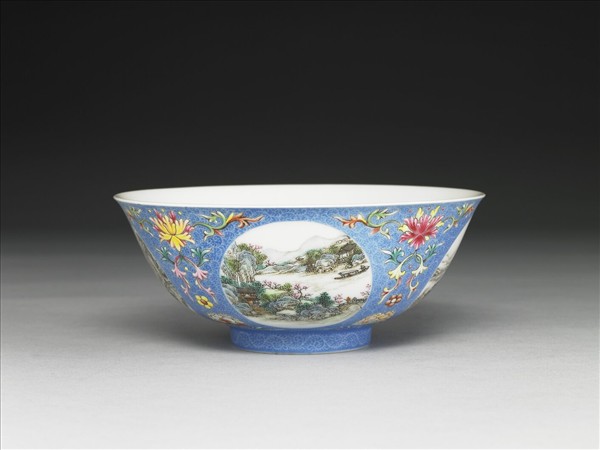 洋彩藍地團花山水圖碗