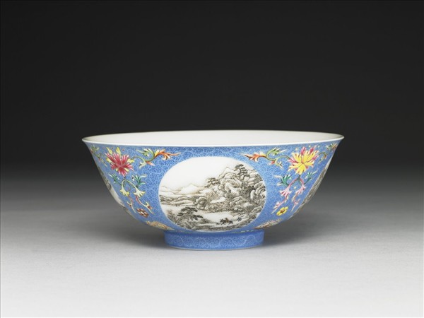 洋彩藍地團花山水圖碗