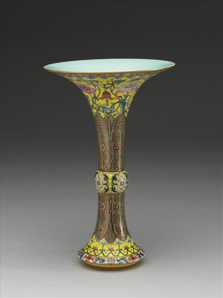 洋彩黃地蕉葉洋花觚