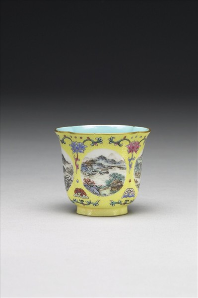 洋彩黃錦地開光四景山水海棠式杯