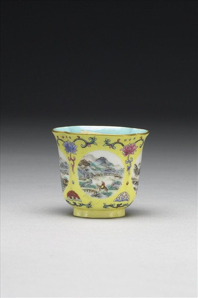 洋彩黃錦地開光四景山水海棠式杯