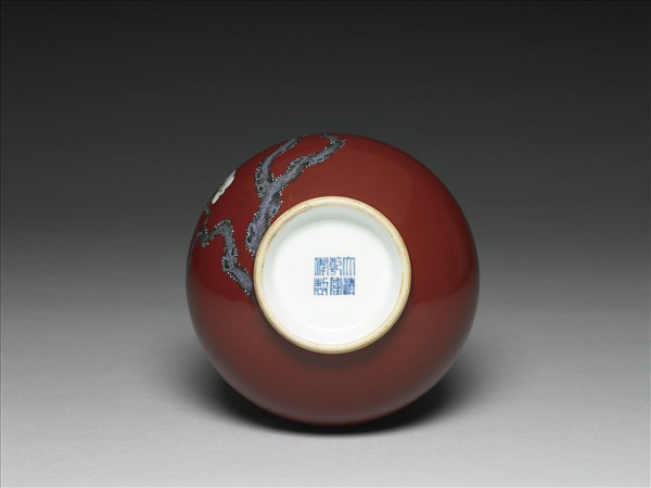 磁胎洋彩霽紅梅花膽瓶