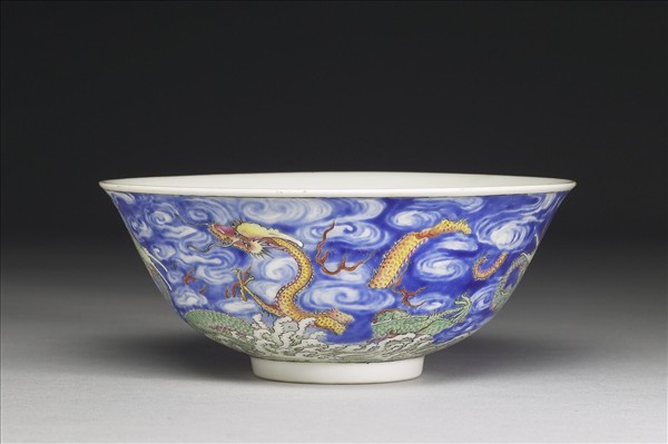 洋彩雲龍碗
