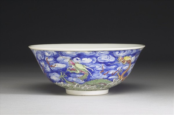洋彩雲龍碗