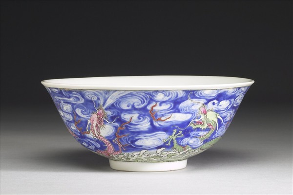洋彩雲龍碗