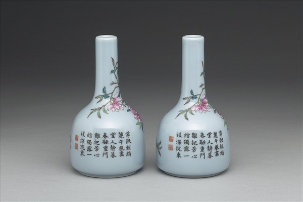 洋彩藍地碧桃詩意雙陸瓶