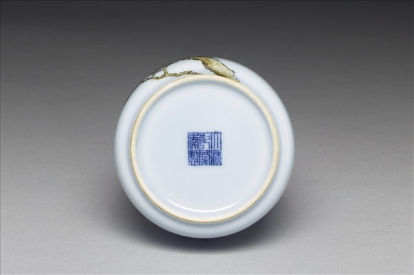 洋彩藍地碧桃詩意雙陸瓶