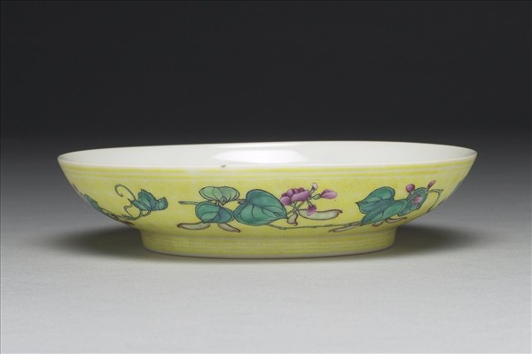 琺瑯彩黃錦地瓜果碟