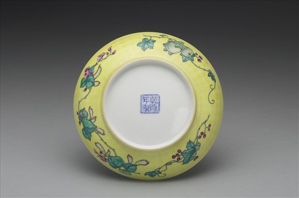 琺瑯彩黃錦地瓜果碟