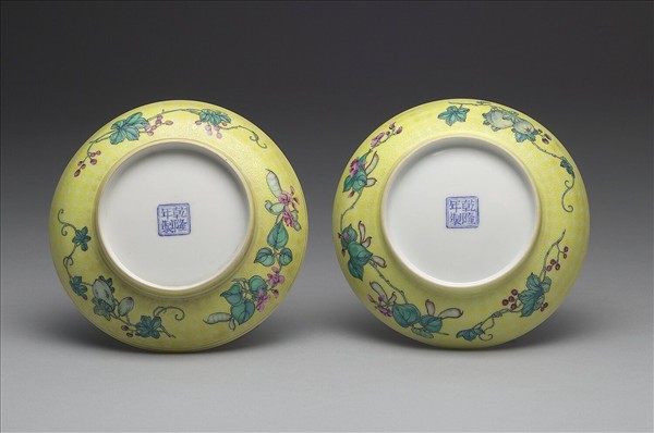 琺瑯彩黃錦地瓜果碟