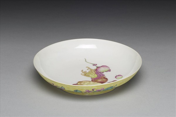 琺瑯彩黃錦地瓜果碟