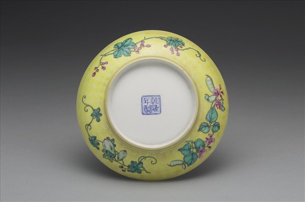 琺瑯彩黃錦地瓜果碟