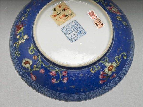 琺瑯彩藍地長春花碟