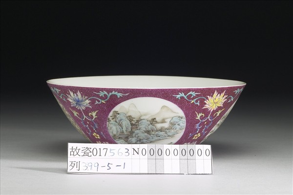 洋彩紅地團花山水圖碗