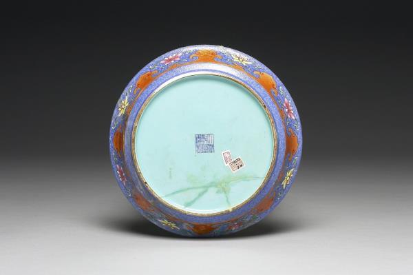 琺瑯彩鏤空如意花卉紋轉心瓶