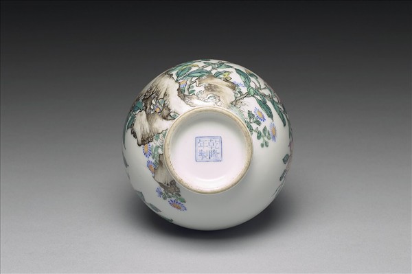 琺瑯彩錦花卉紋玉壺春瓶