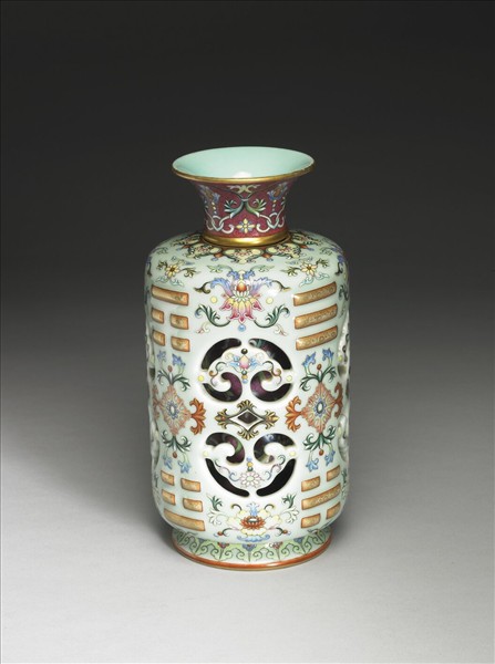 洋彩八卦如意轉頸瓶