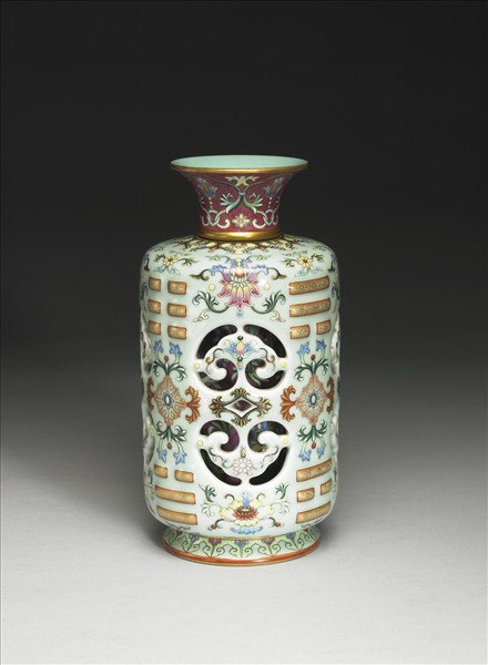 洋彩八卦如意轉頸瓶