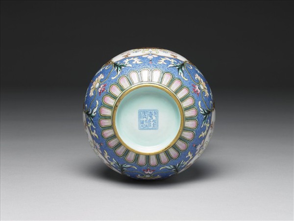 洋彩翠地錦上添花膽瓶