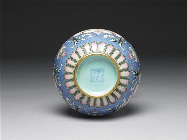 洋彩翠地錦上添花膽瓶