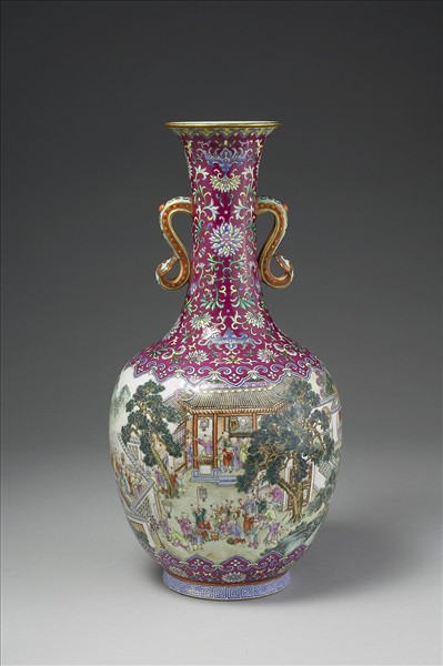 粉彩春燈嬰戲圖雙耳瓶