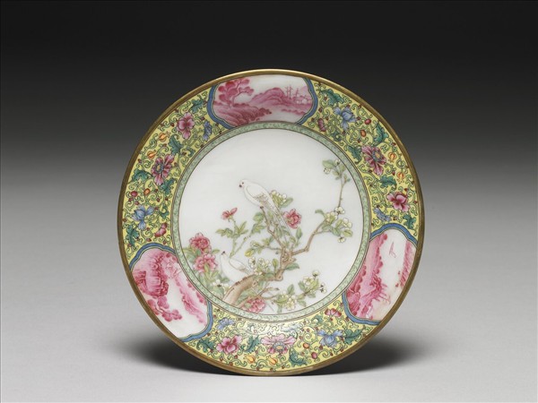 琺瑯彩錦地開光紅山水花鳥碟