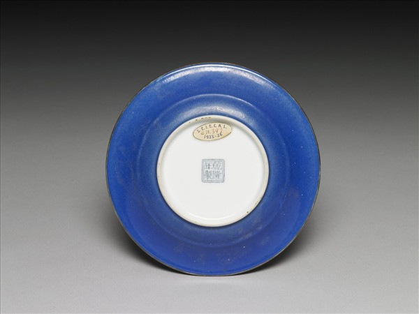 琺瑯彩錦地開光紅山水花鳥碟