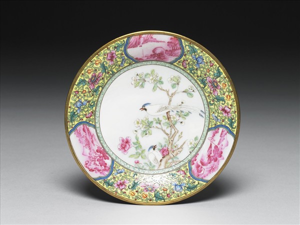 琺瑯彩錦地開光紅山水花鳥碟