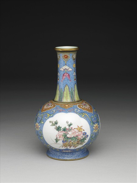 洋彩藍錦地剔花開光花卉瓶