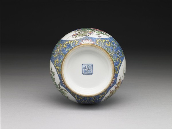 洋彩藍錦地剔花開光花卉瓶