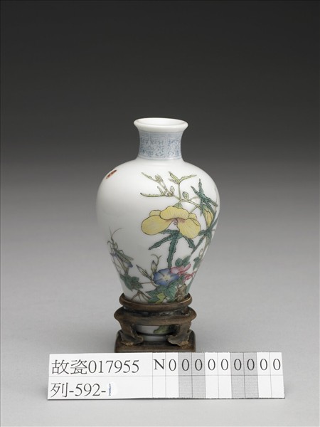 琺瑯彩花卉瓶