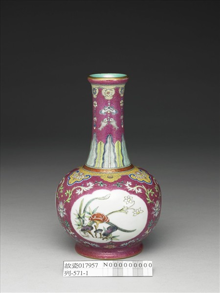 洋彩紅錦地剔花三多紙槌瓶