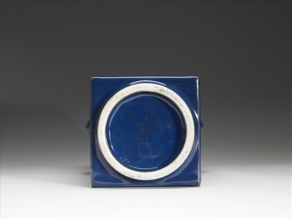 霽青釉獸耳琮式瓶