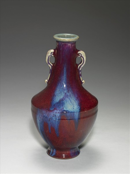 爐鈞釉雙耳瓶