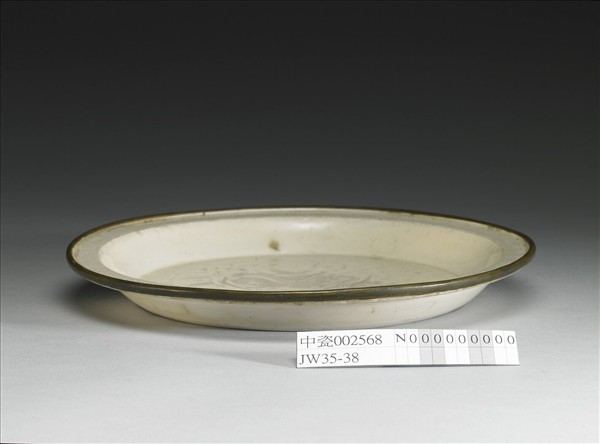 定窯 白瓷印花雲紋盤