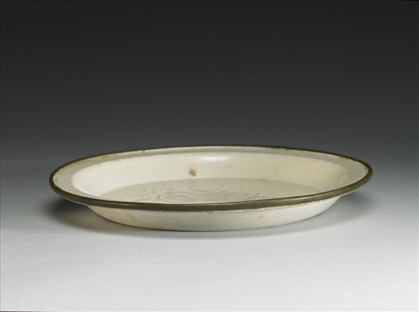 定窯 白瓷印花雲紋盤