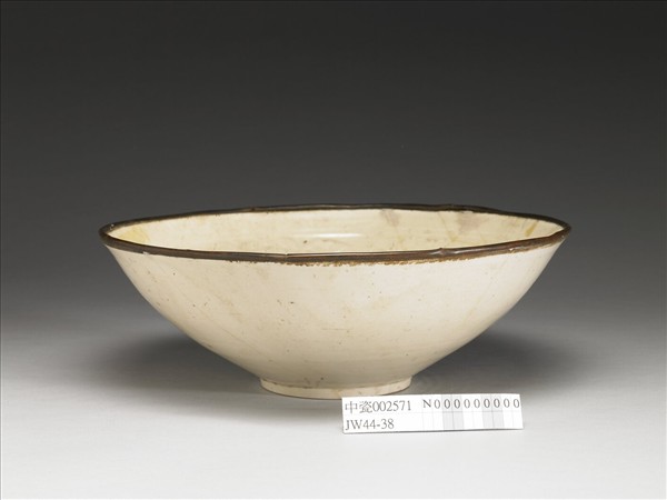 定窯 白瓷印花四季花卉紋碗