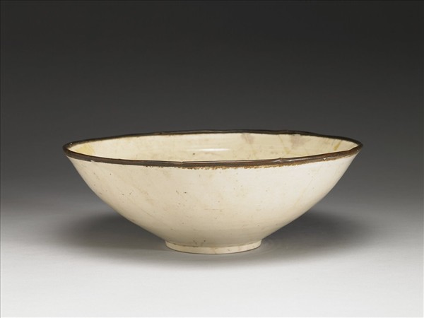 定窯 白瓷印花四季花卉紋碗