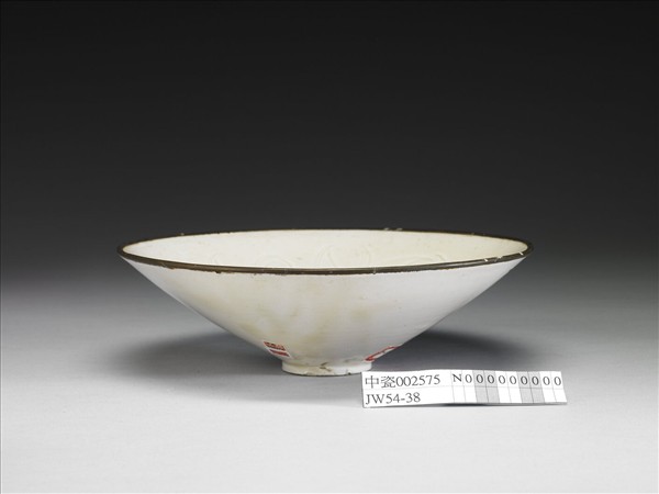 定窯 白瓷劃花花卉紋碗