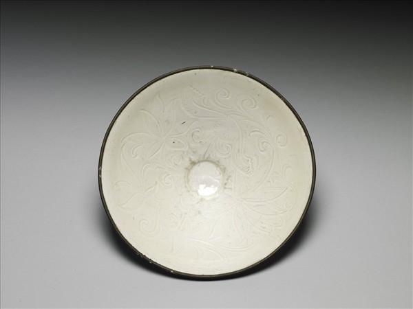 定窯 白瓷劃花花卉紋碗