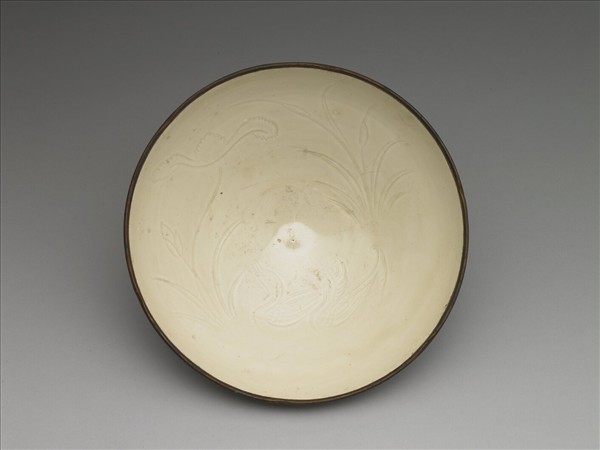 定窯 白釉劃花雙鳧紋碗