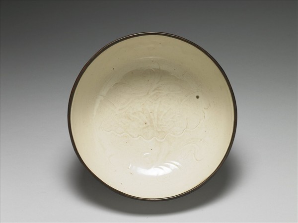 定窯 白釉蓮荷紋洗
