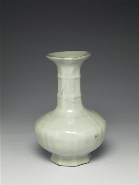 青瓷八方盤口長頸瓶