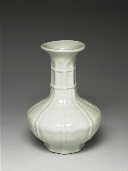 青瓷盤口八稜瓶