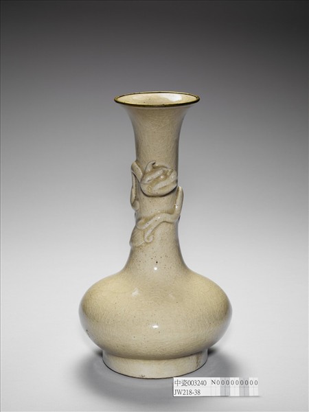 白瓷螭紋長頸瓶