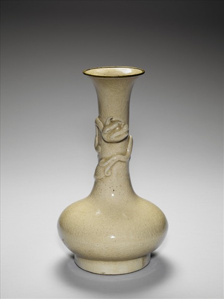 白瓷螭紋長頸瓶