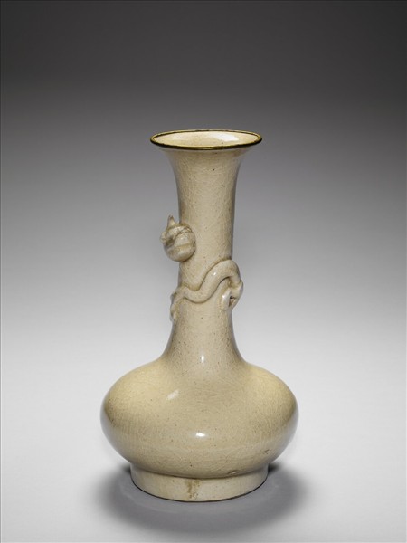 白瓷螭紋長頸瓶