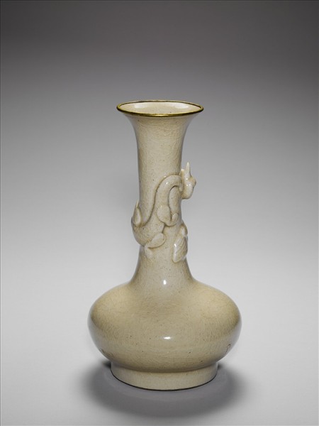 白瓷螭紋長頸瓶